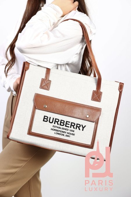 شنطة - Burberry Tote Larg