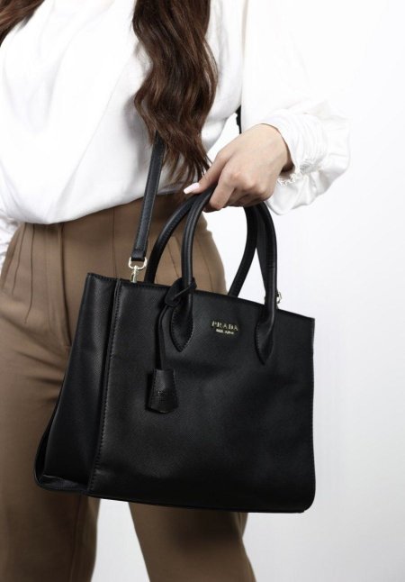 شنطة - Prada / حجم كبير