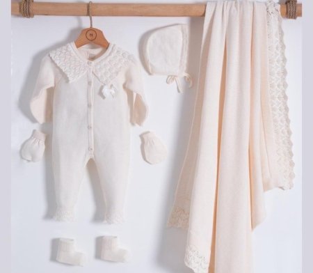 طقم استقبال الببيونة المميز 5 قطع - صوف ناعم